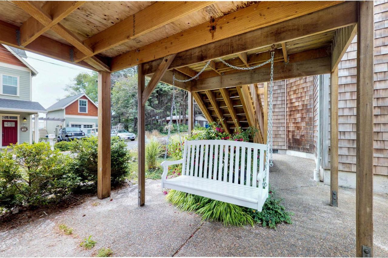 Beach House With A Park Lincoln City Exterior foto